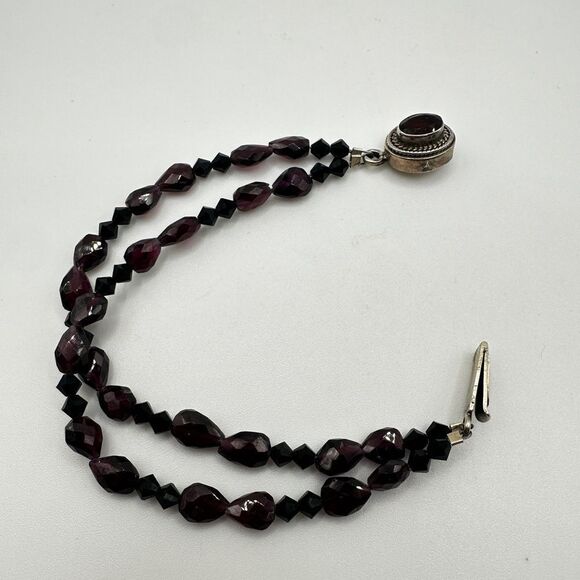 Faceted garnet in a sterling silver clasp with garnet, crystal beaded bracelet! - Picture 8 of 13